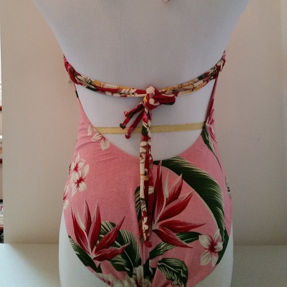 Lucky Brand Floral open V swimsuit. - Picture 8 of 8